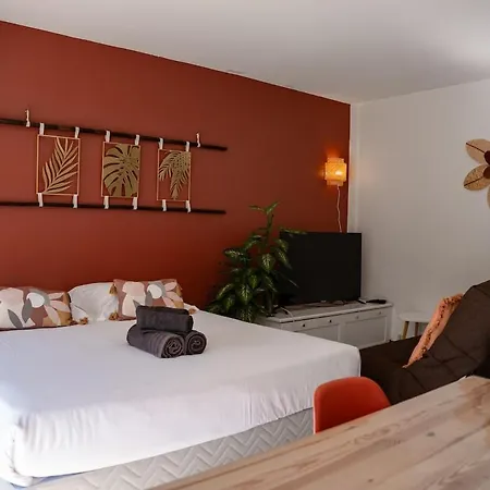 Very Quiet Palm Close Apartment *