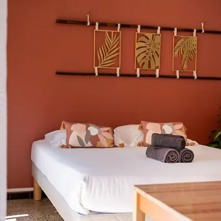 Very Quiet Palm Close *