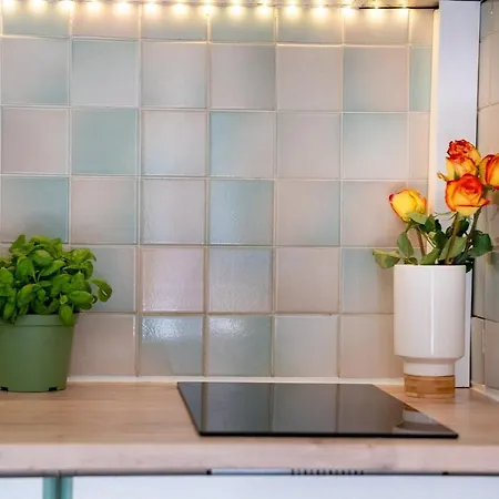 Very Quiet Palm Close *